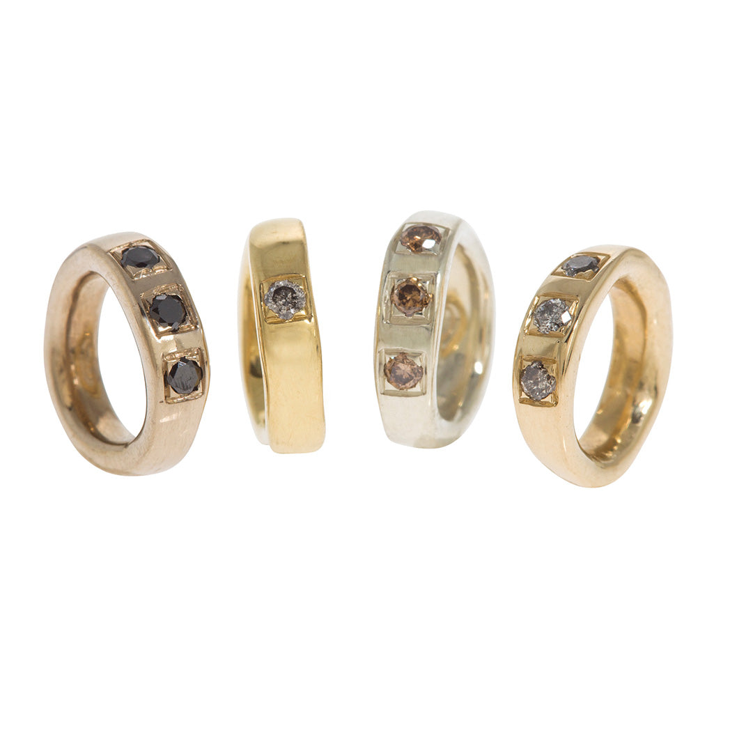 A CLASSIC TWIST Necklace with Grey Diamonds in 9ct Yellow Gold